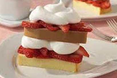 Quick Vanilla Strawberry Dessert