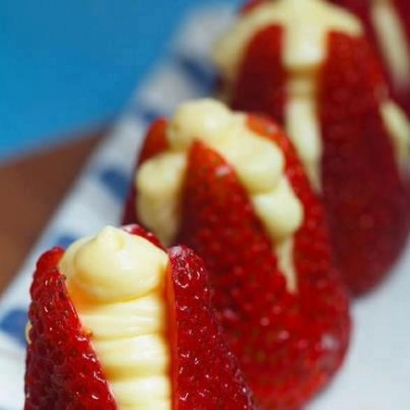 Vanilla Cream Filled Strawberries