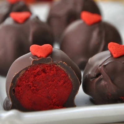 How to make red love cake balls