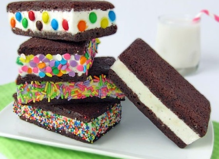 How to make ice cream cookie sandwiches
